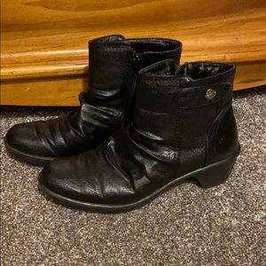 Easy Street black booties size 8 1/2